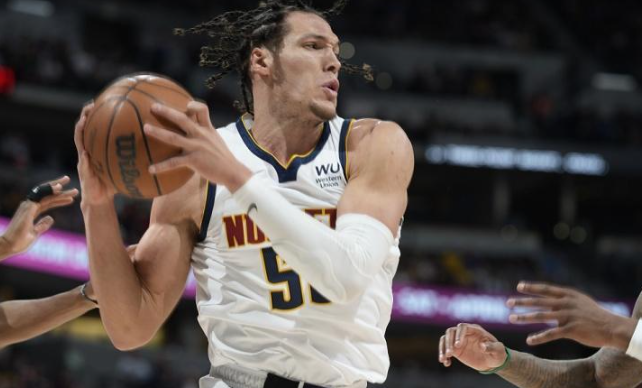  布克空砍四十分太阳憾负森林狼爱德华兹关键抢断制胜